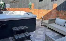 Town Center Cottage With Hot Tub